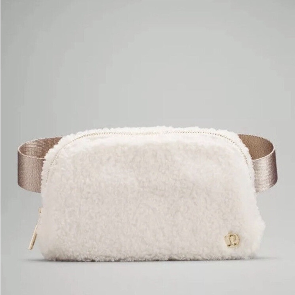Lululemon fleece everywhere belt bag
